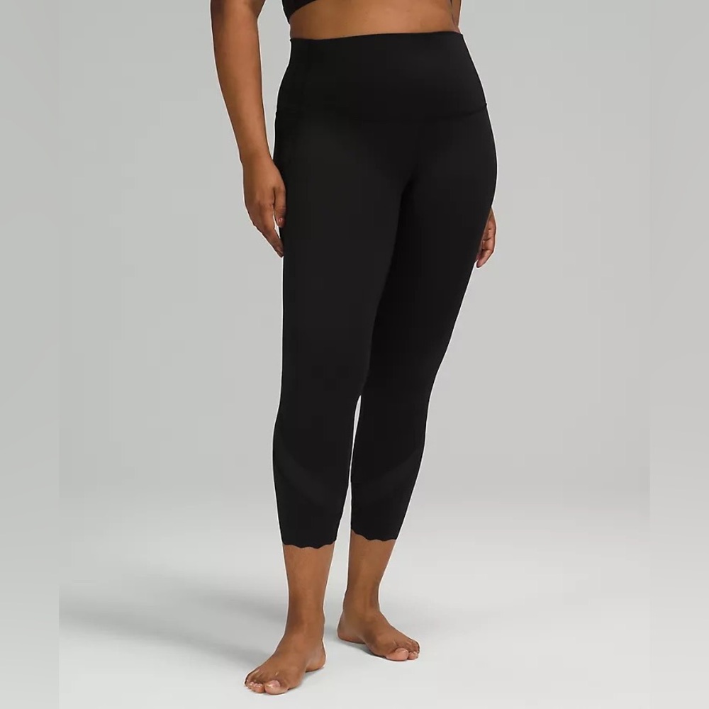 Like new Lululemon Align scalloped hem 25’ size 16